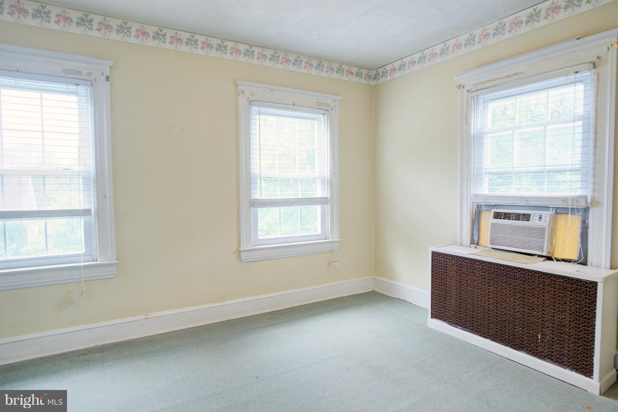 408 Hawthorne Road Linthicum Heights, MD 21090 - Photo 19 of 25 an empty room with a window