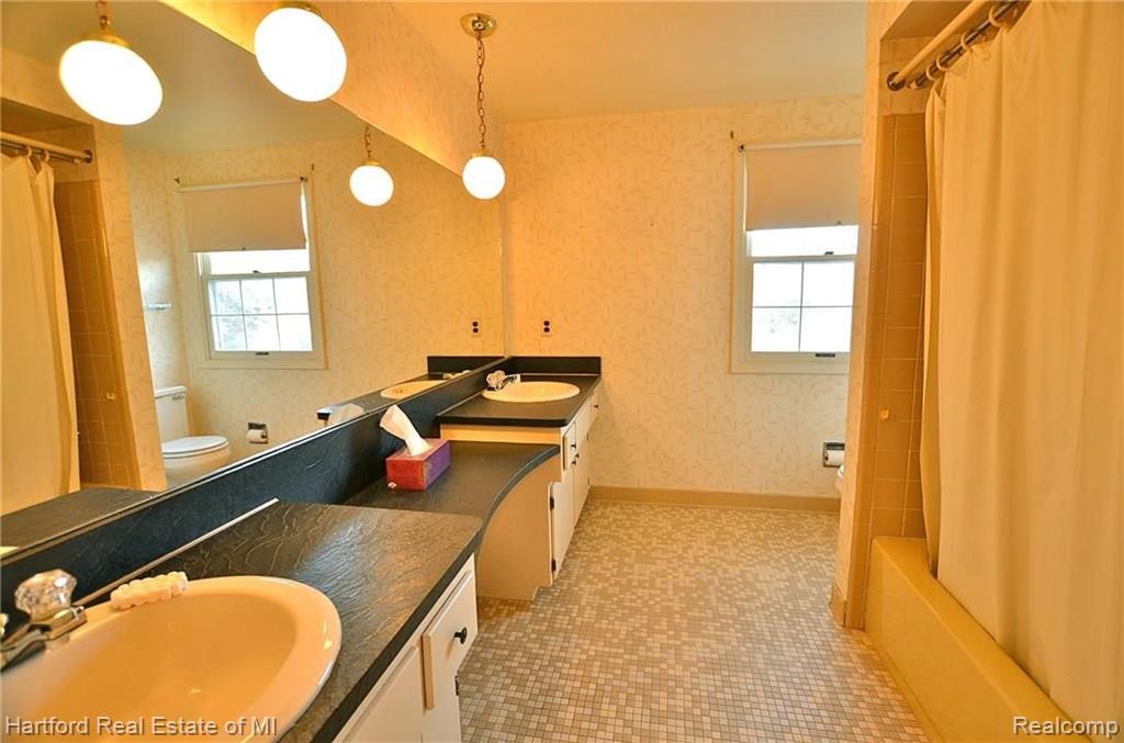 36257 Congress Road Farmington Hills, MI 48335 - Photo 13 of 19