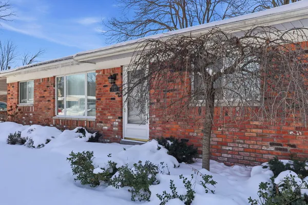 $275,000 | 50673 Jim Drive, Chesterfield, MI 48047