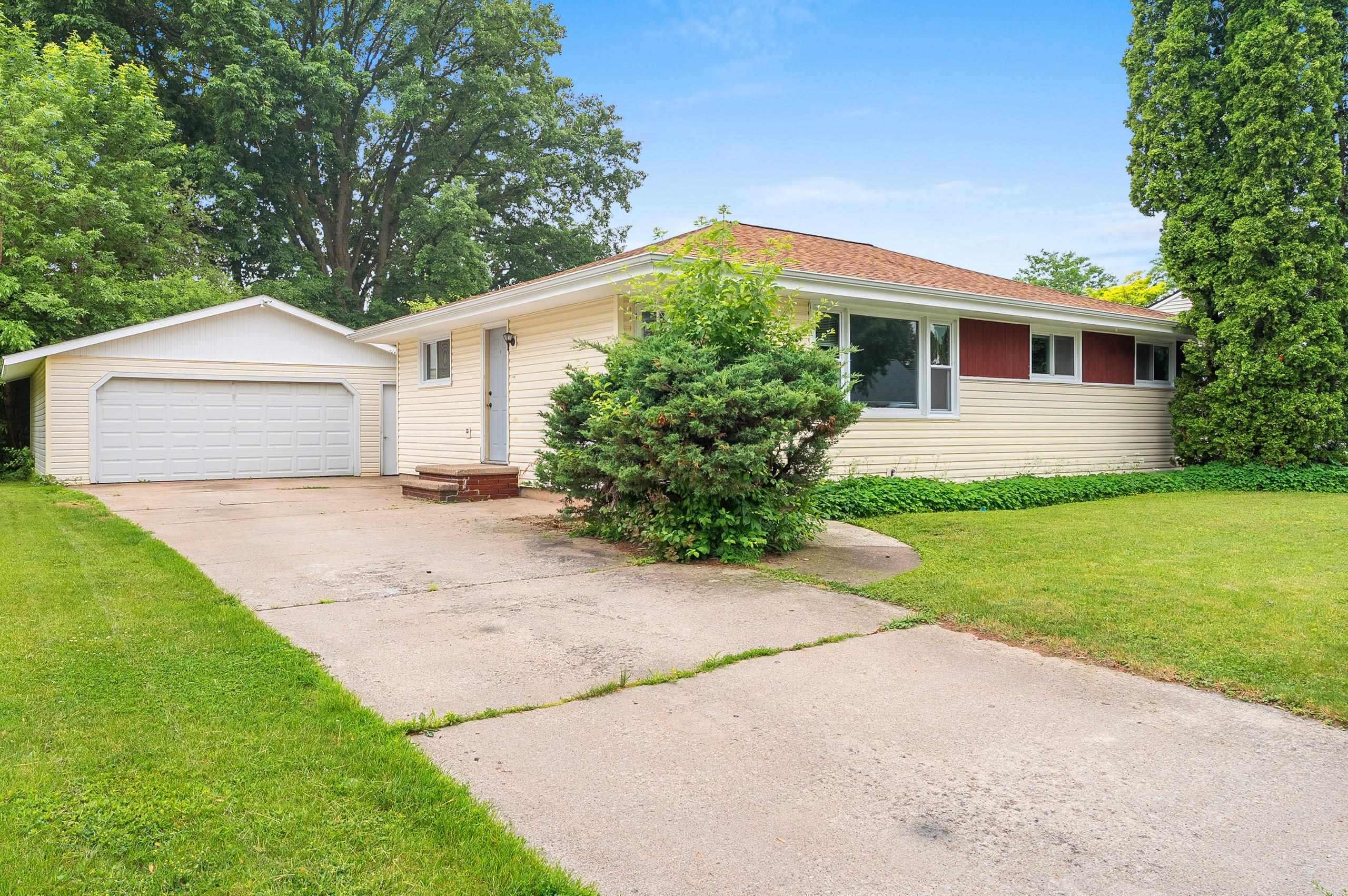 637 East Wilson Avenue Appleton, WI 54915 - Photo 1 of 45