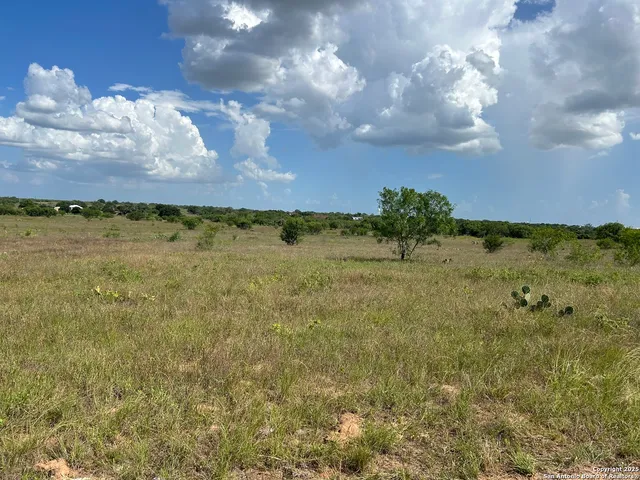 $82,500 | 1084 Cr 329, Floresville, TX 78114