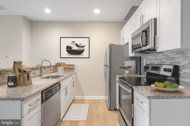 $1,650 | 235 North Christopher Columbus Boulevard, Unit 304, Philadelphia, PA 19106