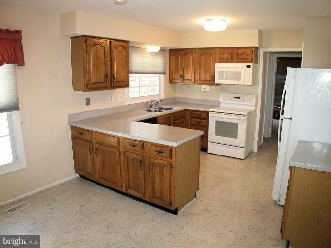 7310 Kindler Road Columbia, MD 21046 - Photo 8 of 14 Kitchen
