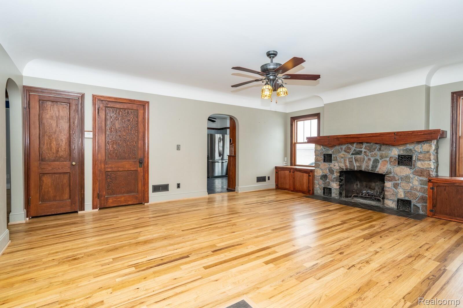 2650 Welch Road Walled Lake, MI 48390 - Photo 5 of 28 05_DSC00188_mls.jpg
