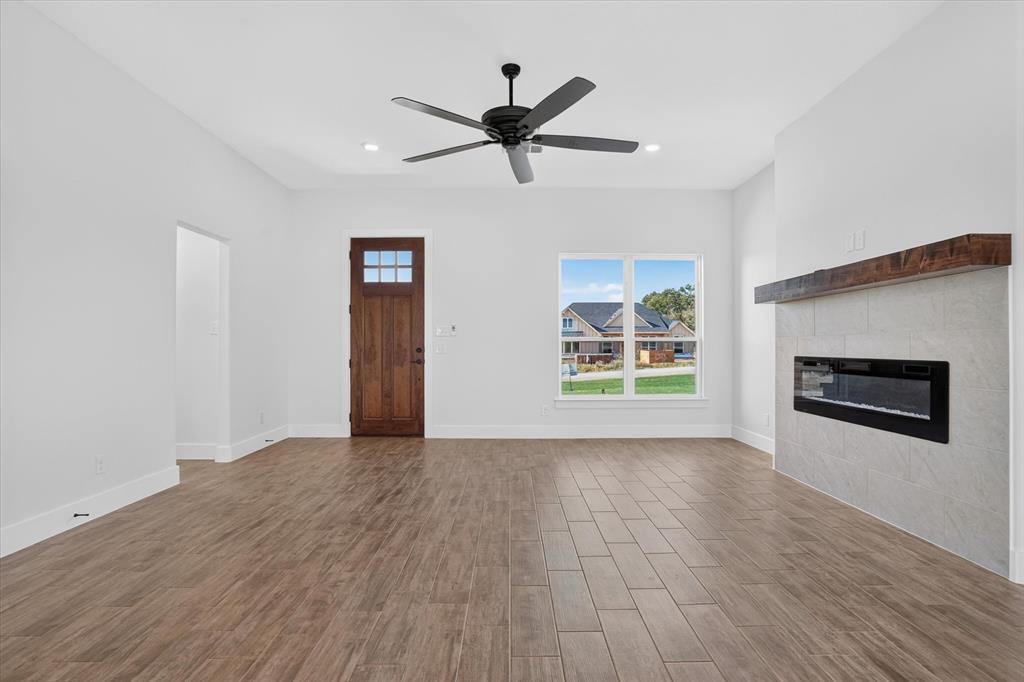 1097 Colt Road Springtown, TX 76082 - Photo 6 of 38 Gallery Image 6