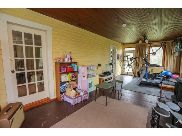 56 Tsienneto Road Derry, NH 03038 - Photo 20 of 34