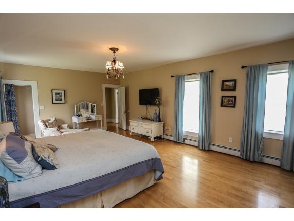 56 Tsienneto Road Derry, NH 03038 - Photo 23 of 34
