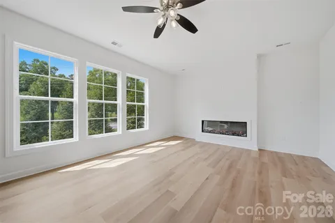 $649,900 | 1147 10th St Lane Northwest, Hickory, NC 28601