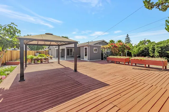 a view of a pathway with a garden