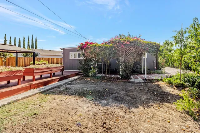 a view of a pathway with a yard