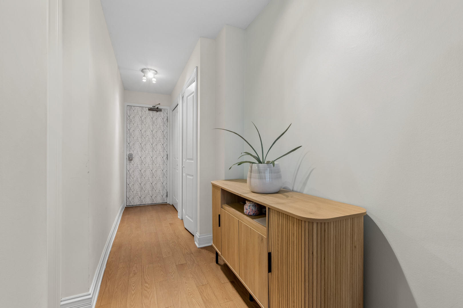 3033 North Sheridan Road, Unit 1502 Chicago, IL 60657 - Photo 11 of 19 a hallway with a sink and dishwasher
