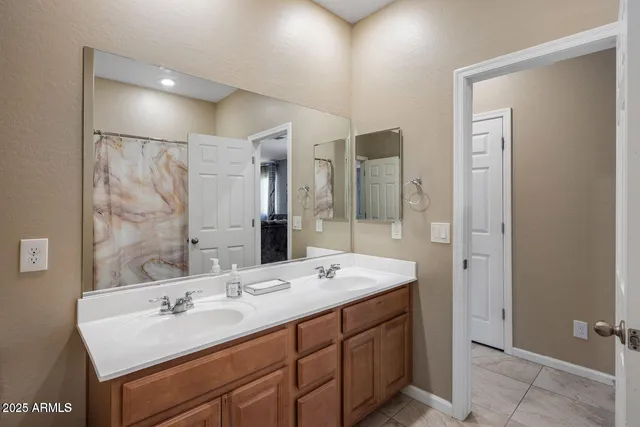 $2,800 | 4230 West Palace Station Road, New River, AZ 85087