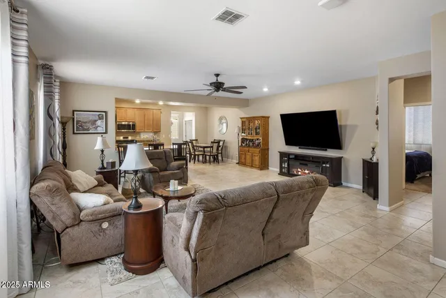 $2,800 | 4230 West Palace Station Road, New River, AZ 85087