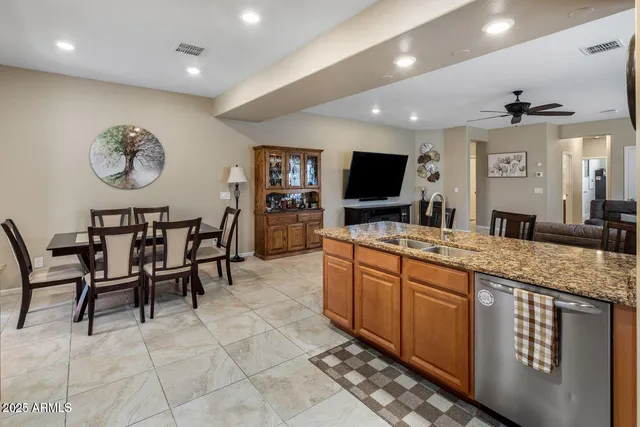 $2,800 | 4230 West Palace Station Road, New River, AZ 85087