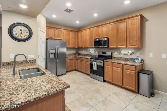 $2,800 | 4230 West Palace Station Road, New River, AZ 85087