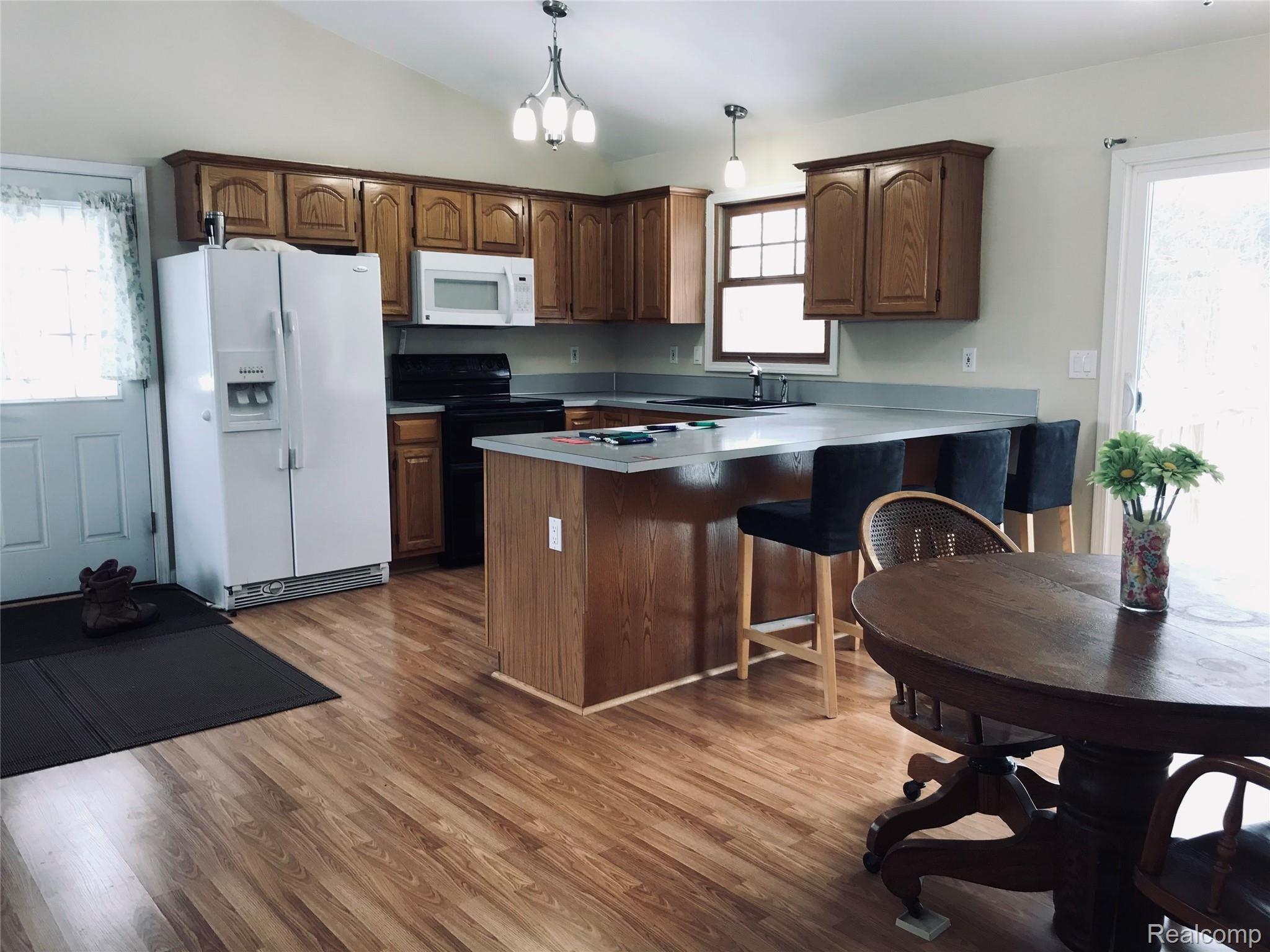 5189 Stewart Road Lapeer, MI 48446 - Photo 7 of 31 CCE12F7F-A0C2-4334-B8BE-604AC33197CA.jpeg