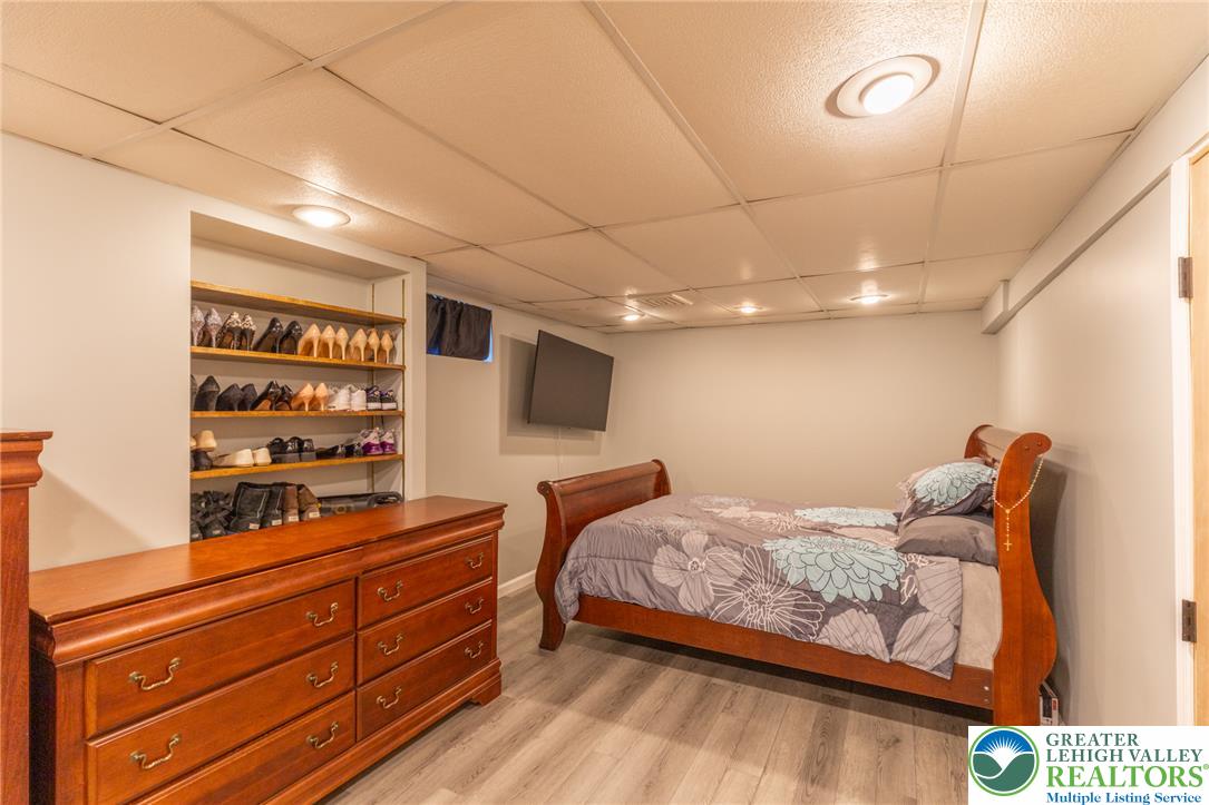 896 Briarstone Road Bethlehem, PA 18017 - Photo 20 of 26 a bedroom with furniture and a mirror