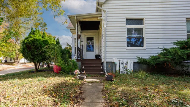 a view of a house with a yard and plants