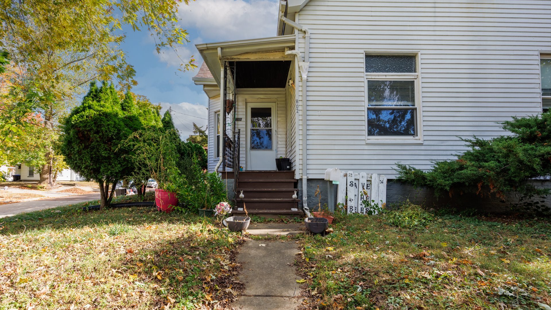 a view of a house with a yard and plants