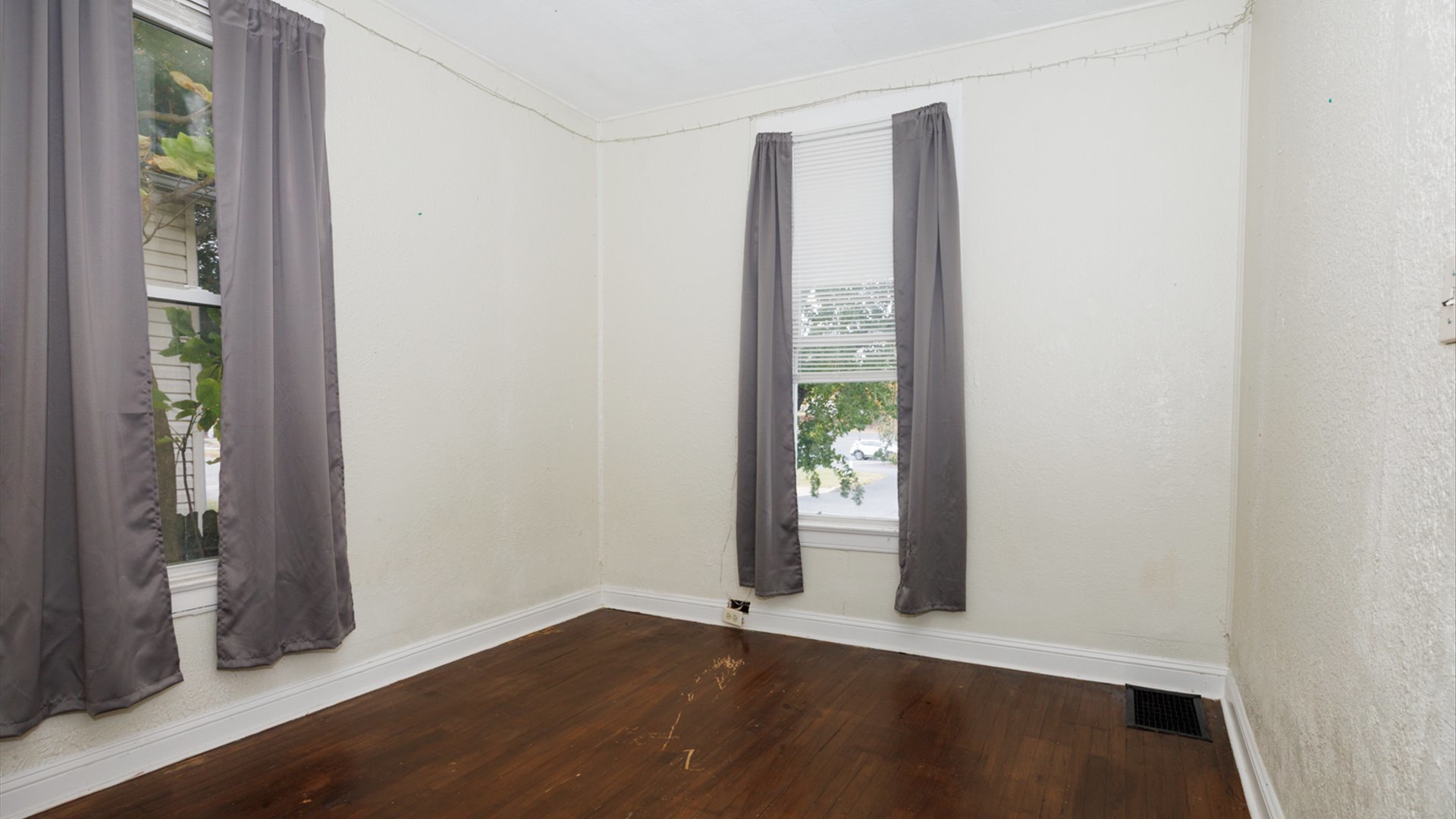 802 South Madison Street Bloomington, IL 61701 - Photo 18 of 33 an empty room with wooden floor and windows