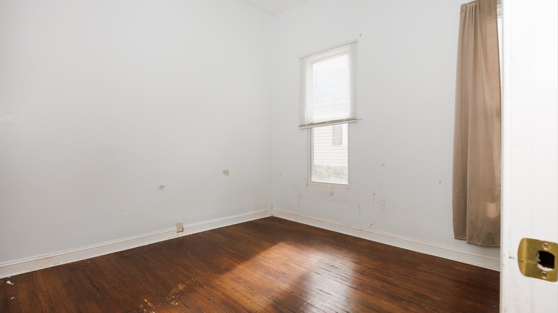 802 South Madison Street Bloomington, IL 61701 - Photo 19 of 33 an empty room with wooden floor and window