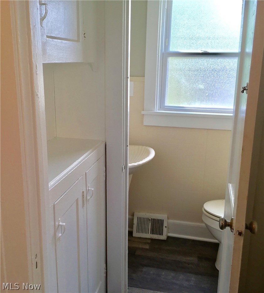 3558 Bainbridge Road Cleveland Heights, OH 44118 - Photo 7 of 24