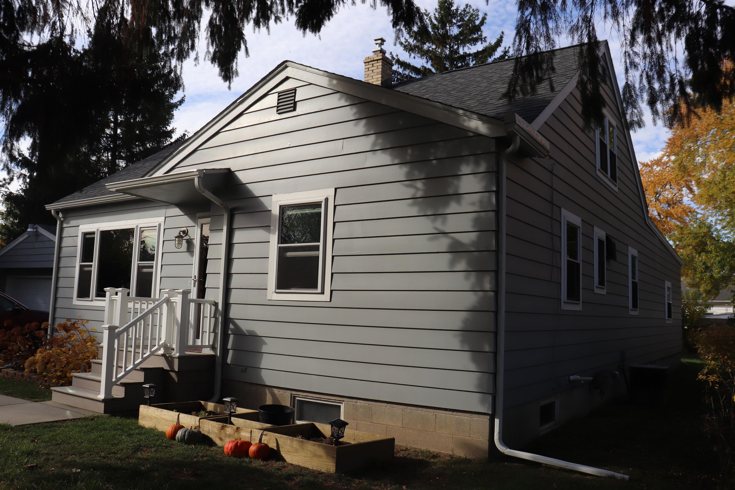 303 Yale Street Bay City, MI 48708 - Photo 4 of 58