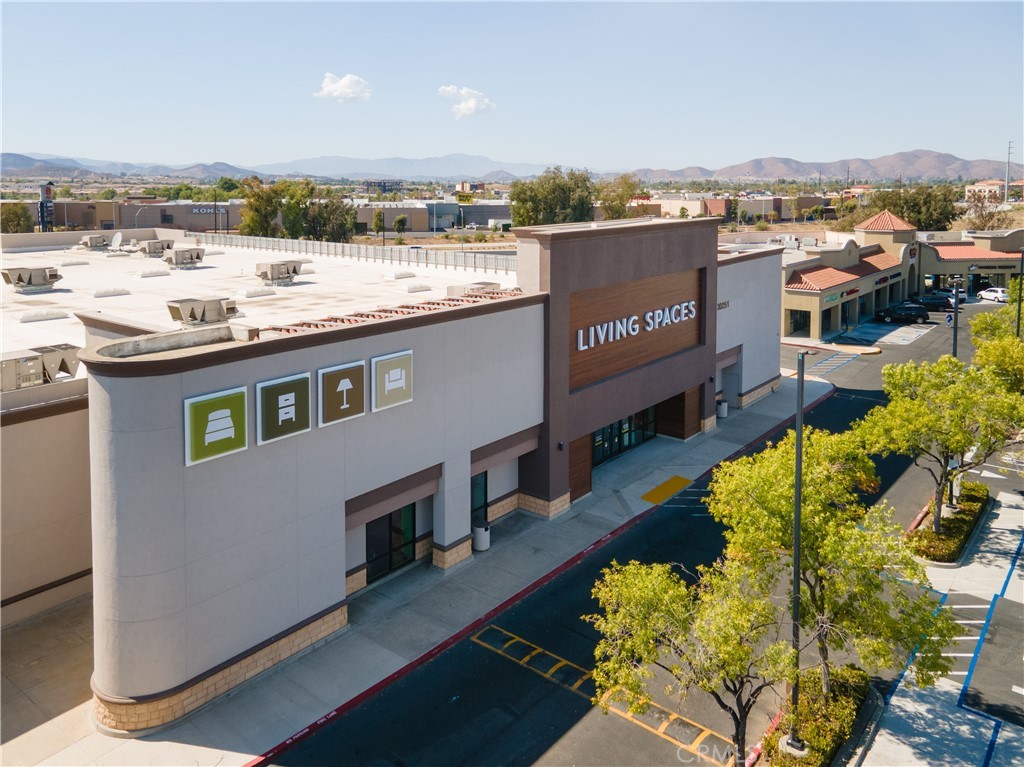 30141 Antelope Road Menifee, CA 92584 - Photo 17 of 47 a balcony with a table and chairs