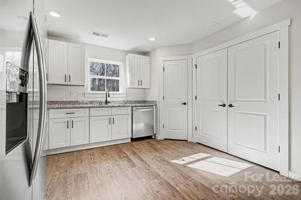 $1,750 | 104 10th Avenue Southeast, Hickory, NC 28602