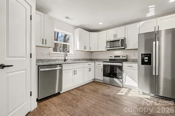 $1,750 | 104 10th Avenue Southeast, Hickory, NC 28602