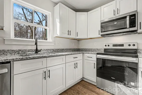 $1,750 | 104 10th Avenue Southeast, Hickory, NC 28602