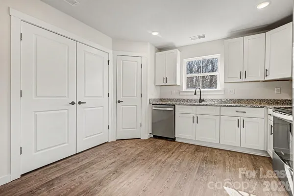 $1,750 | 104 10th Avenue Southeast, Hickory, NC 28602