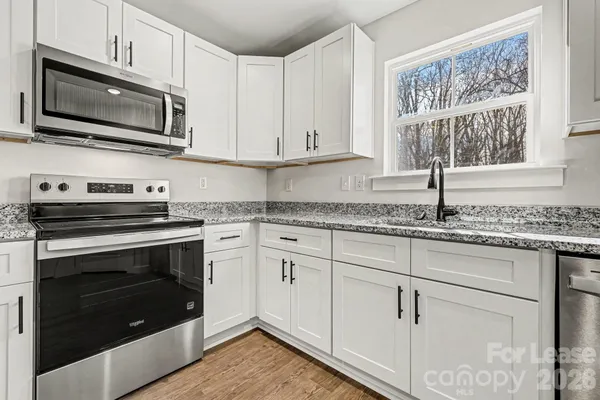 $1,750 | 104 10th Avenue Southeast, Hickory, NC 28602