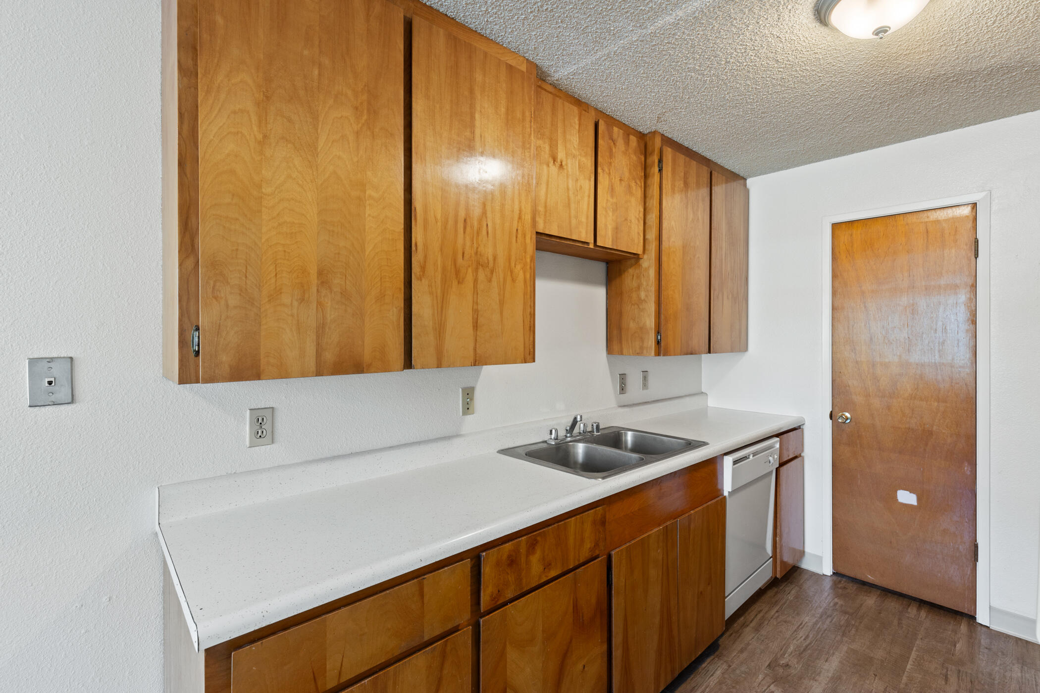 705 Kimball Road Red Bluff, CA 96080 - Photo 16 of 30 One Bedroom - Kitchen