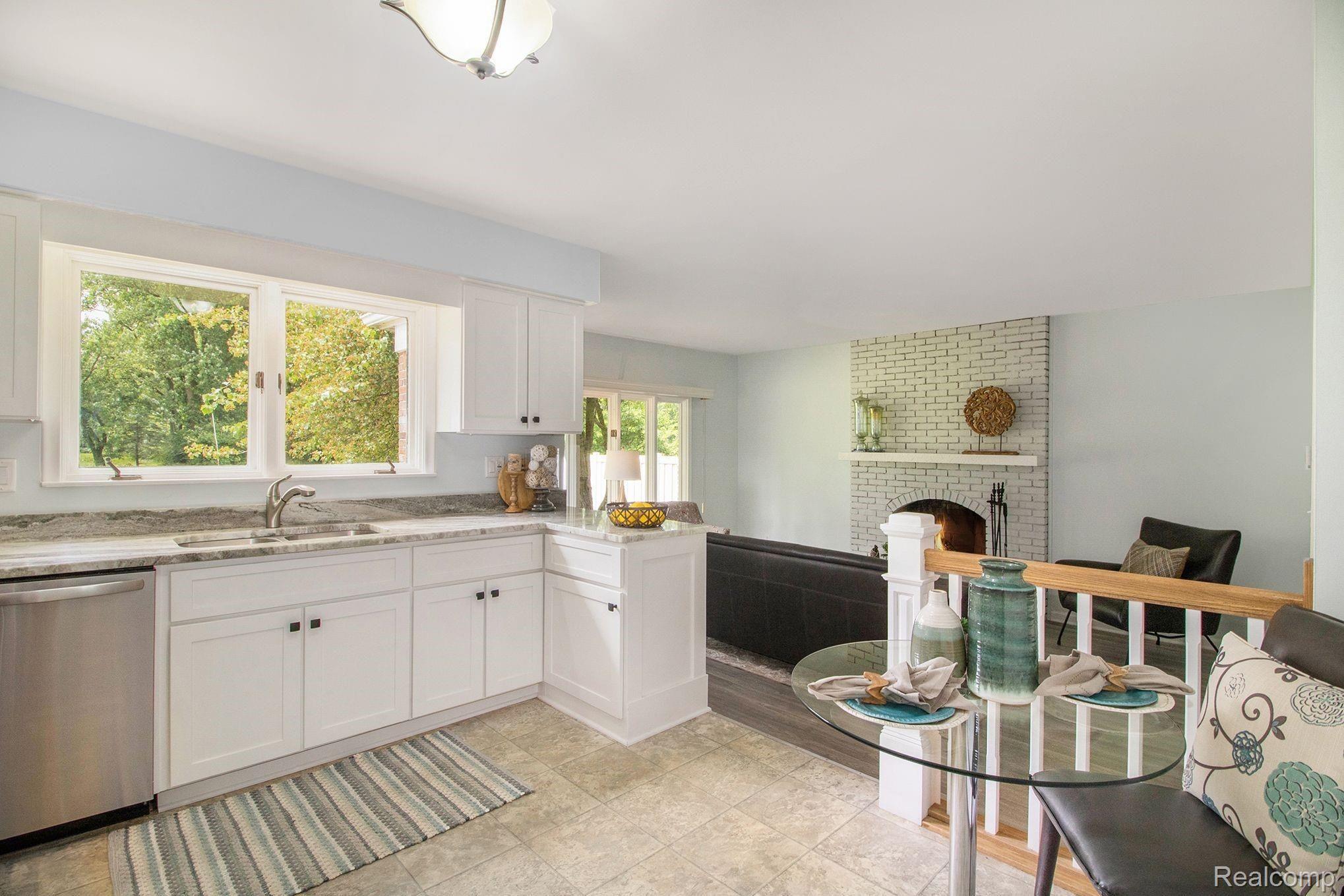 30507 West Road New Boston, MI 48164 - Photo 7 of 28 KITCHEN / FAMILY ROOM