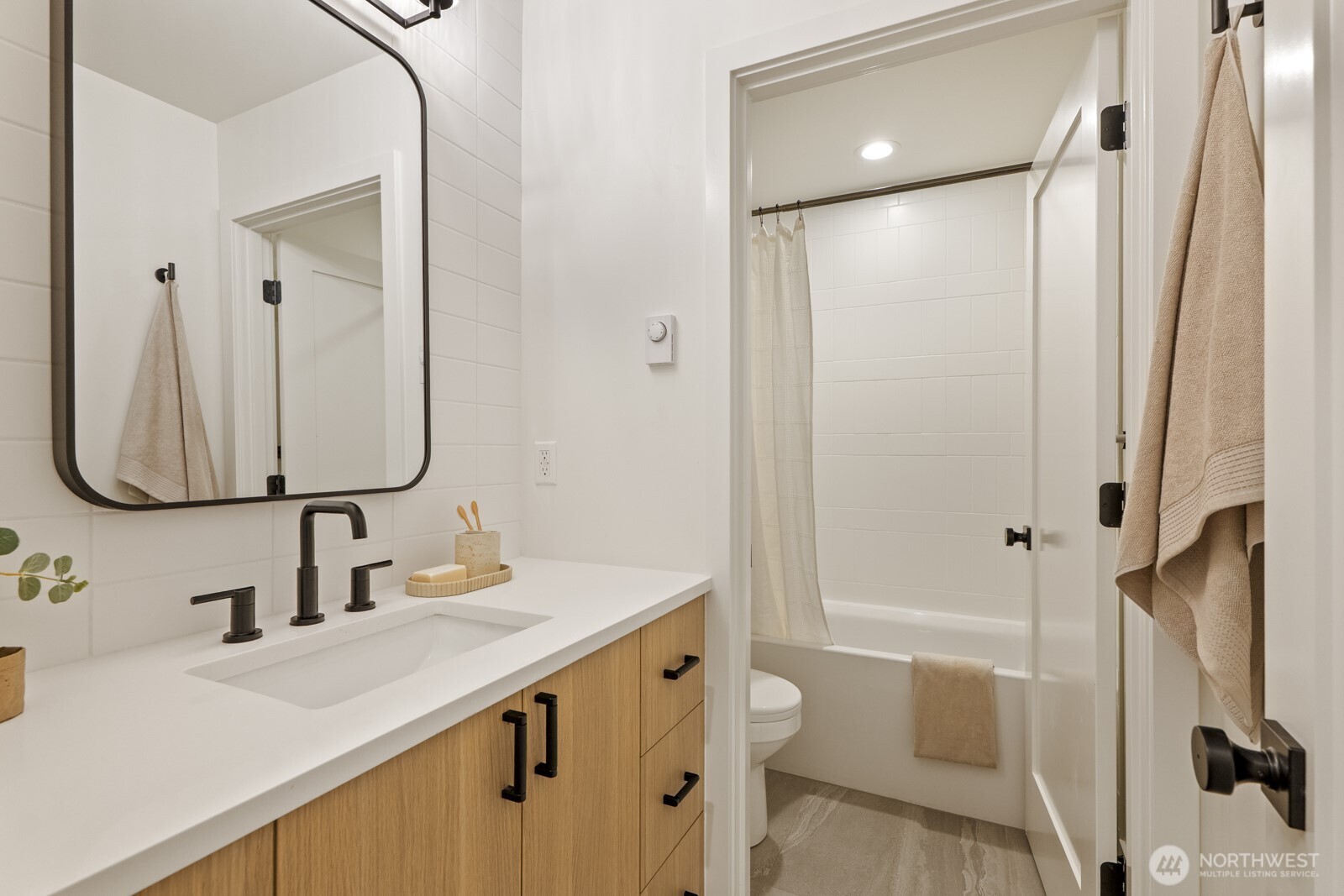 2769 59th Avenue Southwest, Unit B Seattle, WA 98116 - Photo 11 of 32