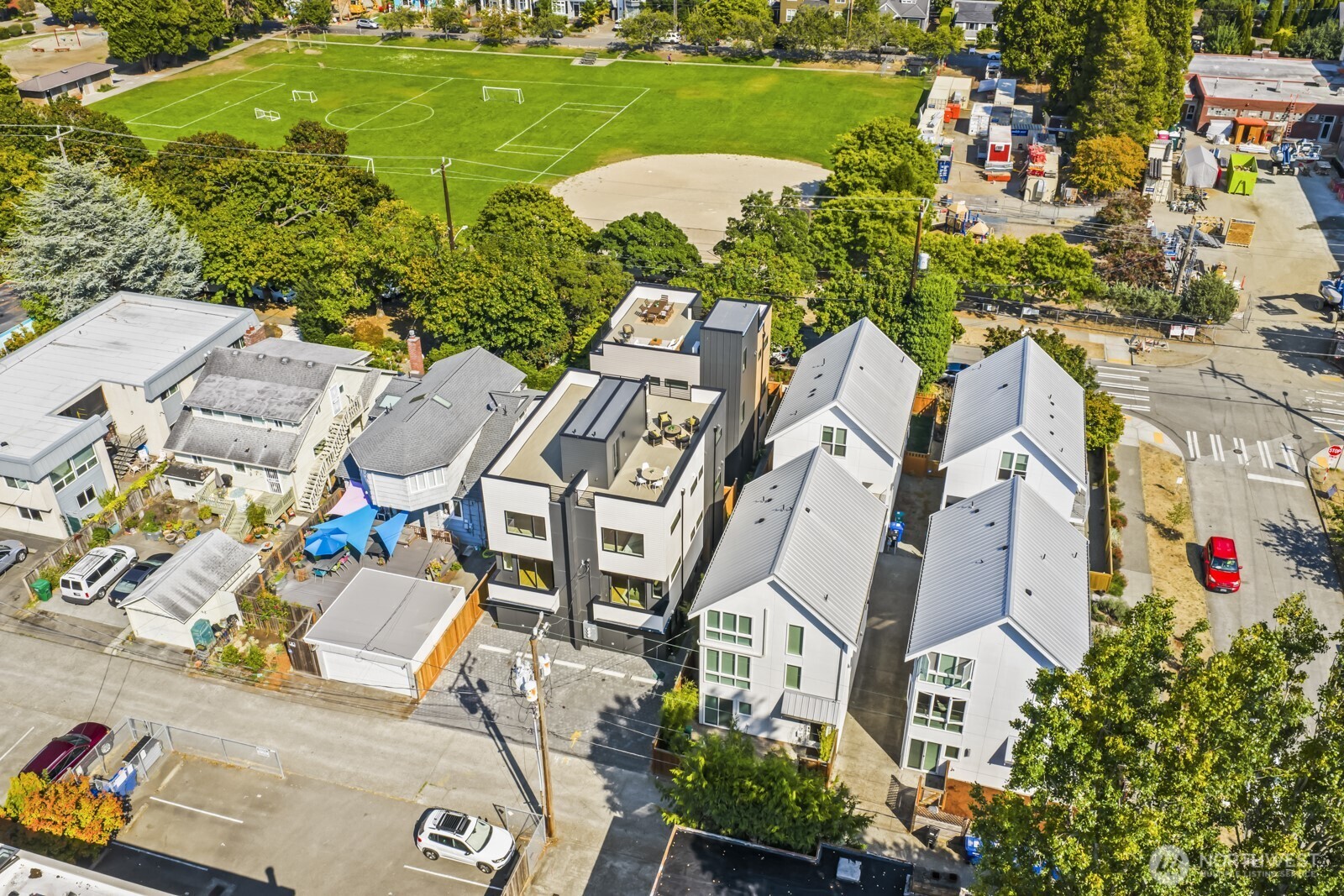 2769 59th Avenue Southwest, Unit B Seattle, WA 98116 - Photo 4 of 32