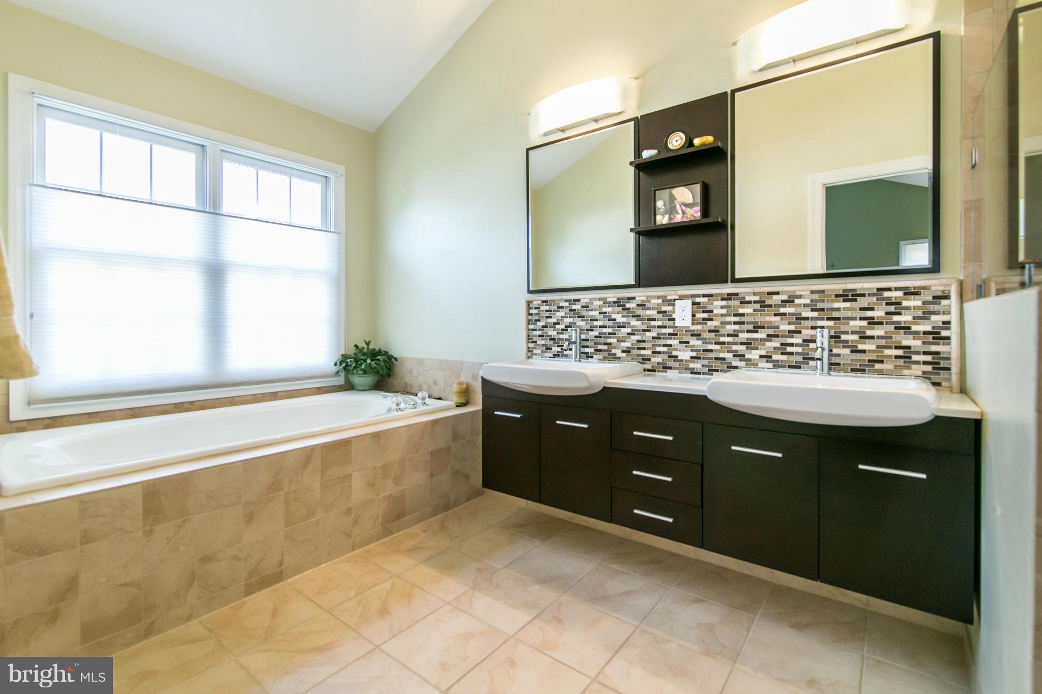 130 Roland Court Southwest Vienna, VA 22180 - Photo 18 of 30 Bath (Master)