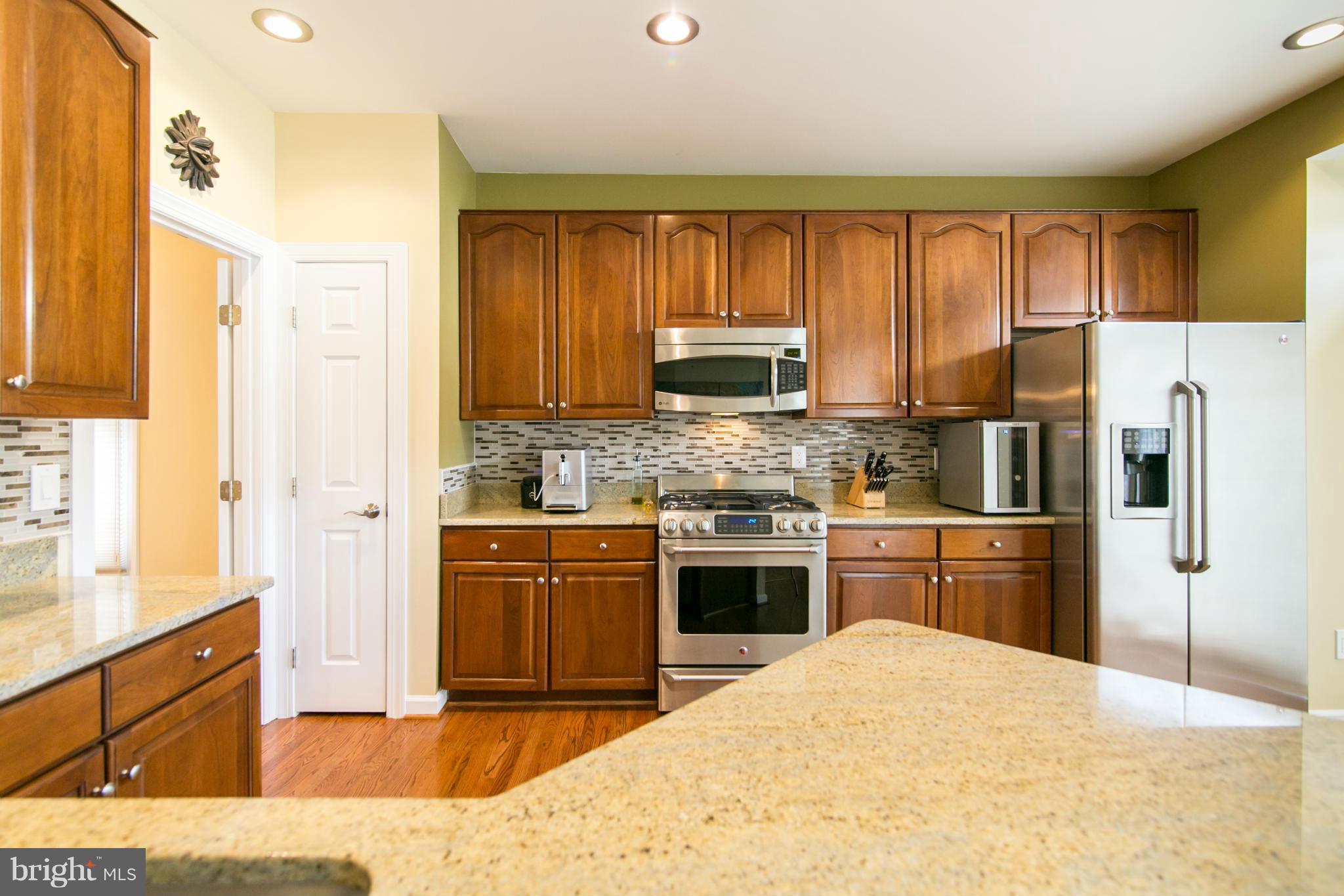130 Roland Court Southwest Vienna, VA 22180 - Photo 3 of 30 Kitchen