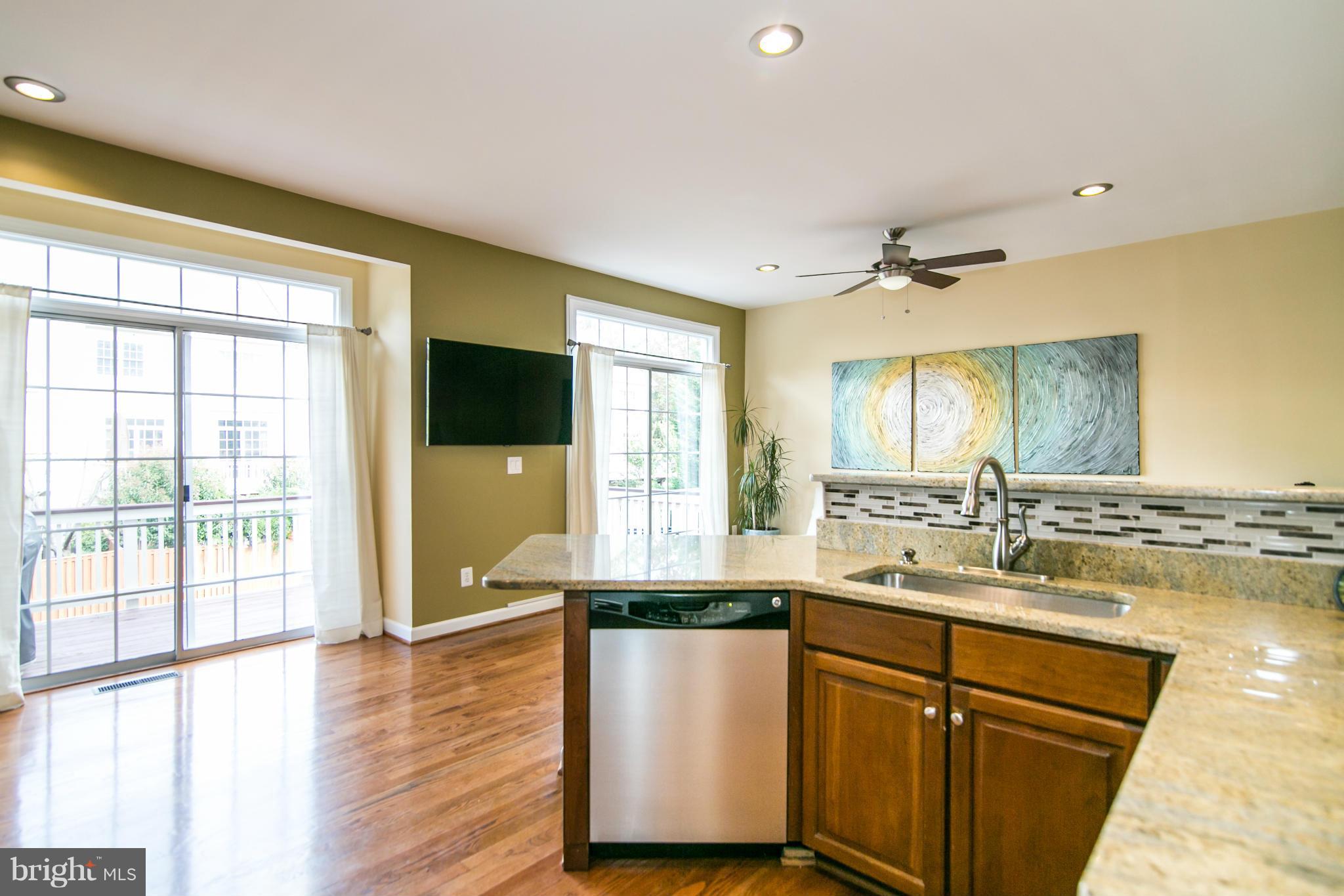 130 Roland Court Southwest Vienna, VA 22180 - Photo 5 of 30 Kitchen