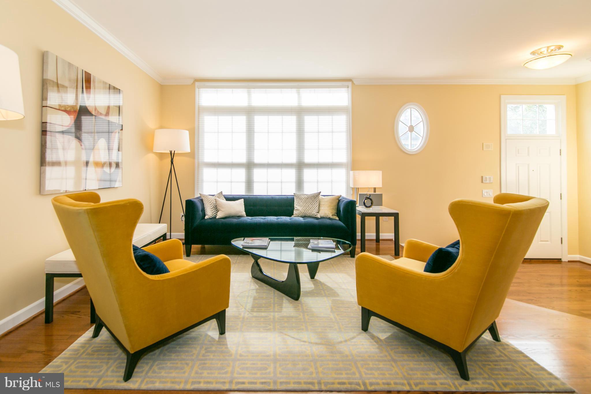 130 Roland Court Southwest Vienna, VA 22180 - Photo 10 of 30 Living Room