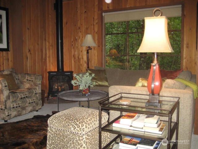 128 White Point Road Friday Harbor, WA 98250 - Photo 5 of 40 a room with furniture and a lamp