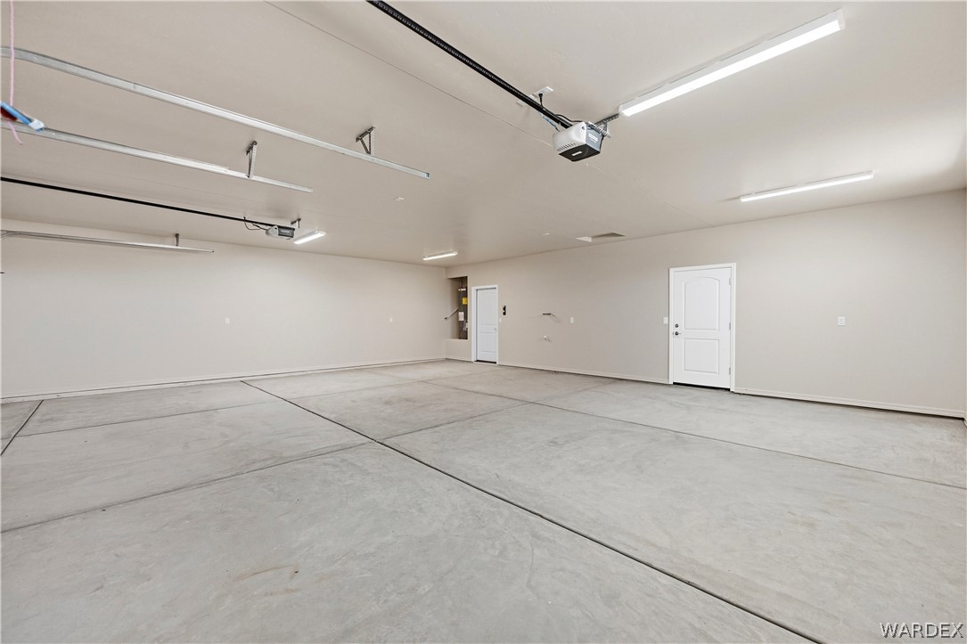 9818 North Cyrus Road Kingman, AZ 86401 - Photo 29 of 42 a view of a garage