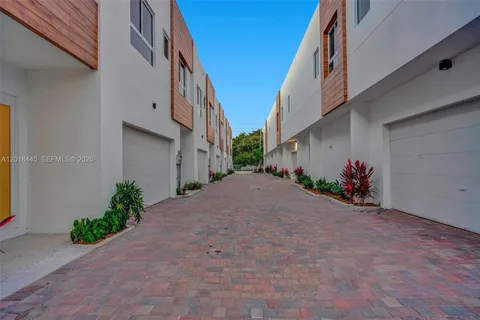 $1,050,000 | 1801 Northeast 13th Street, Unit 1829, Fort Lauderdale, FL 33304