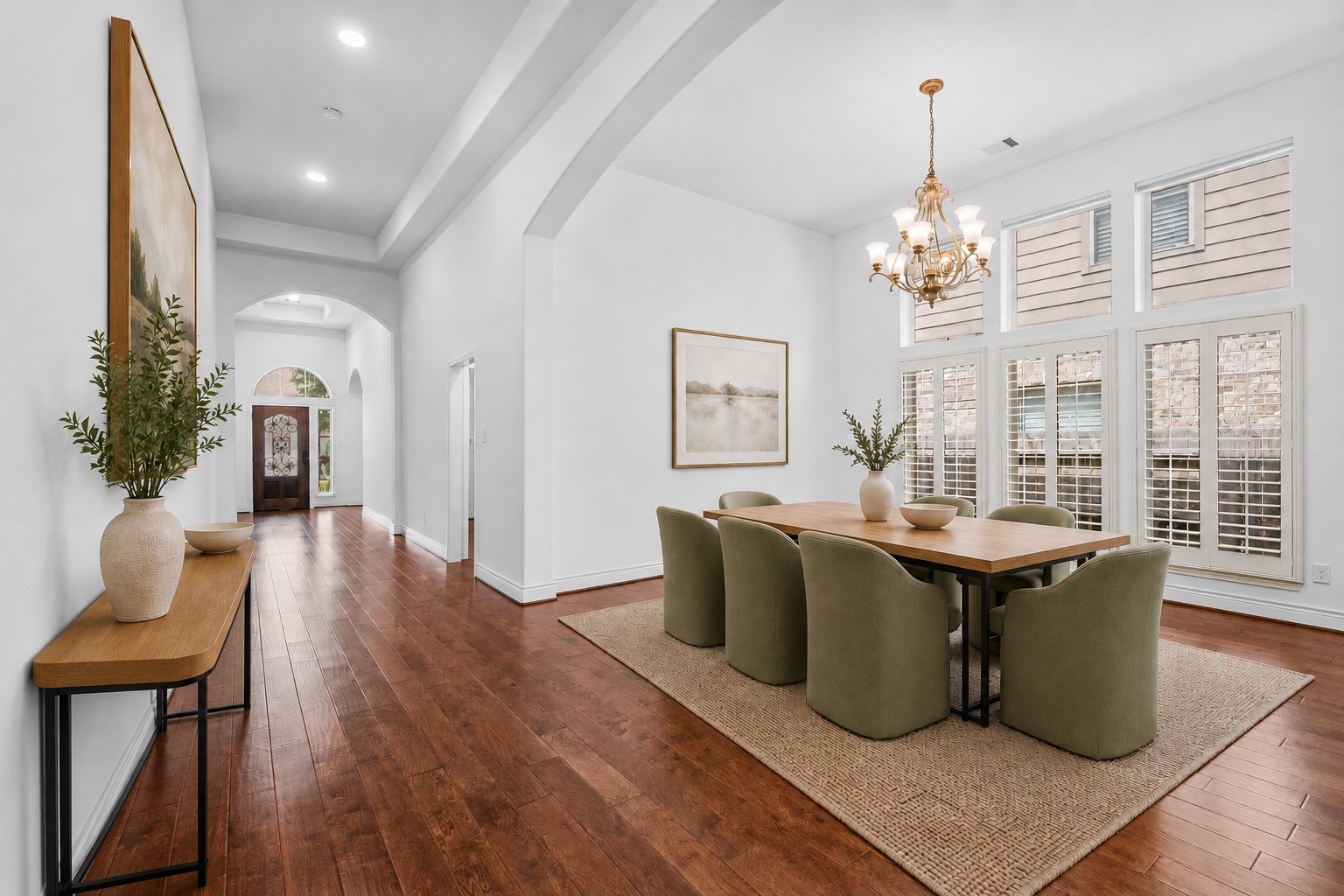 13-foot ceilings, tray ceilings and stunning arch make a statement. Virtually staged.