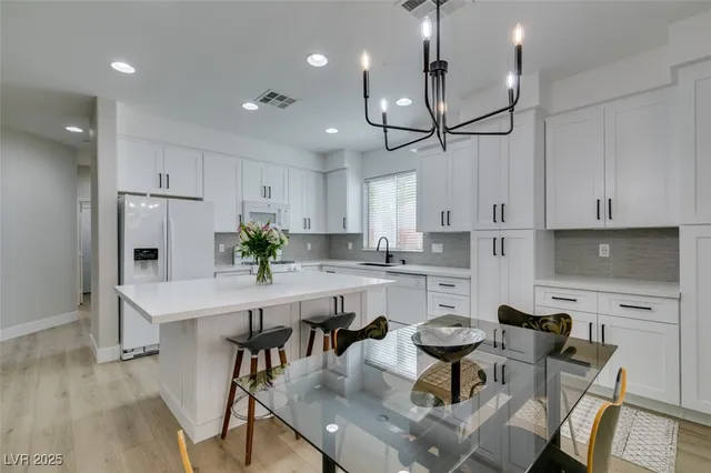 $3,950 | 1013 Newbold Street, Las Vegas, NV 89138