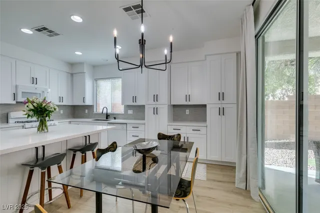 $3,950 | 1013 Newbold Street, Las Vegas, NV 89138