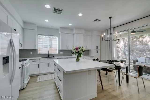 $3,950 | 1013 Newbold Street, Las Vegas, NV 89138