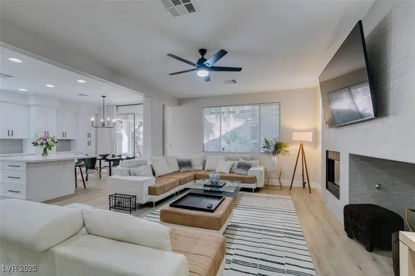 $3,950 | 1013 Newbold Street, Las Vegas, NV 89138