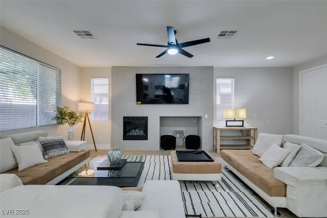 $3,950 | 1013 Newbold Street, Las Vegas, NV 89138